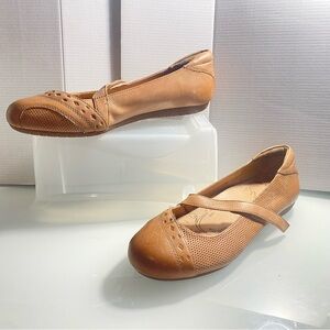 Taos Tan Cross-Strap Round Toe Mary Jane  Everyday Comfy Ballet Flats Size 8 M